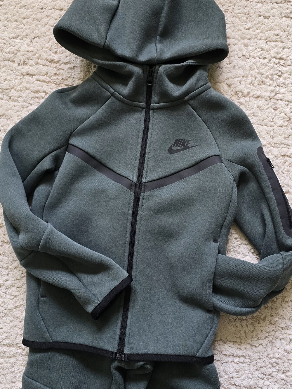 Nike Kids' Green Tech Fleece Hoodie & Jogger Pants - Picture 7 of 14